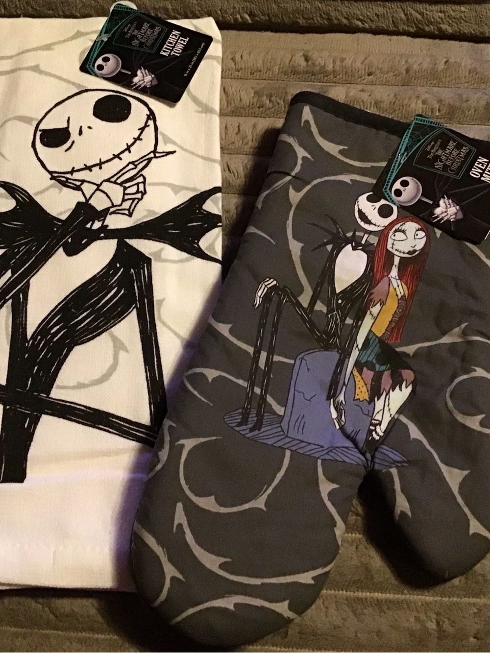 Nightmare before Christmas oven mitt and kitchen towel set